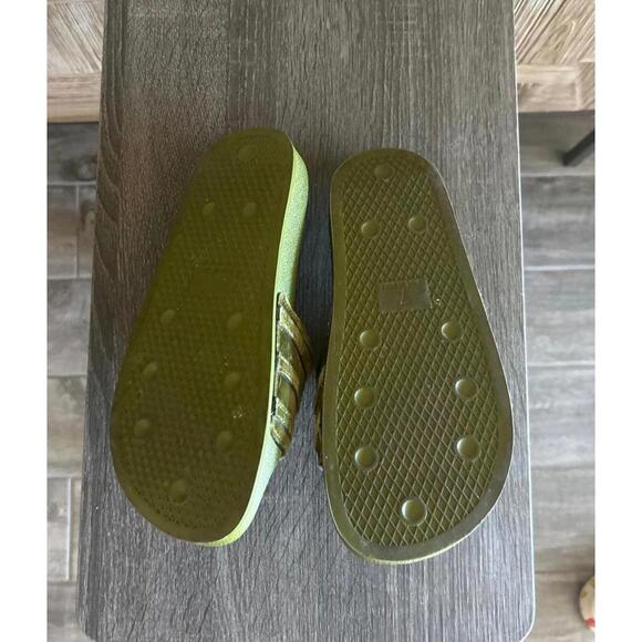 Adidas Womens Green Slides Velvet Suede Size 7 Casual - Picture 4 of 6